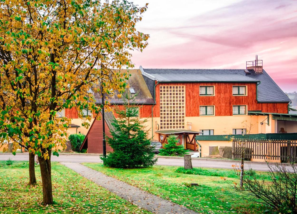 Ferienhotel Goldhuebel Neuhausen  Extérieur photo