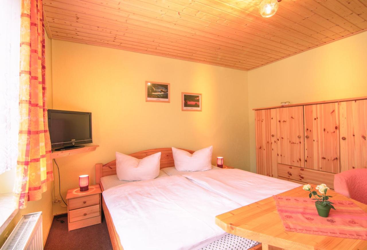 Ferienhotel Goldhuebel Neuhausen  Extérieur photo